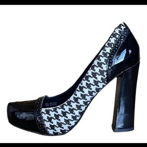 Black/White Houndstooth Pumps (8)
